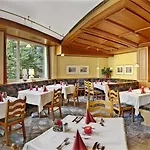 Der Schuetthof Отель 3*