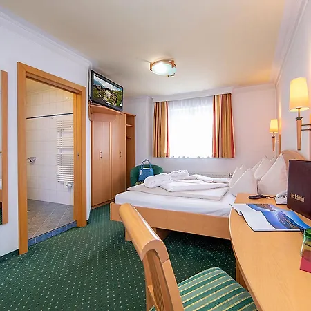 Der Schuetthof צל-אם-זי