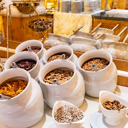 Der Schuetthof מלון צל-אם-זי