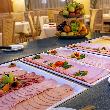 Der Schuetthof צל-אם-זי